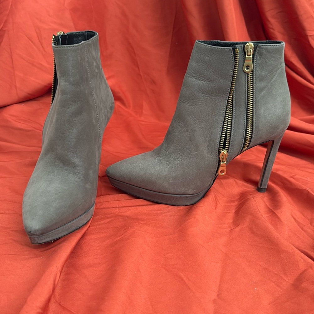 Grey Suede leather inside double zipper fashion booties 4” stiletto Italy sz 8